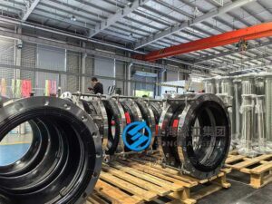 Rubber expansion joint with internal metal support rings designed for vacuum and negative pressure pipeline applications.