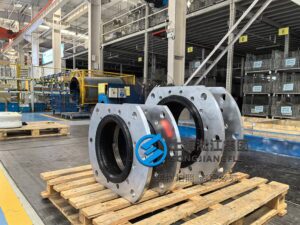 Custom anti-pull-out rubber expansion joint with integrated special flange design for pipeline vibration isolation and movement compensation.